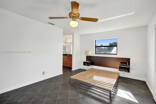 125 Lake Paula Dr 125, West Palm Beach, FL 33411
