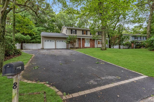 8 Julia Circle, East Setauket, NY 11733