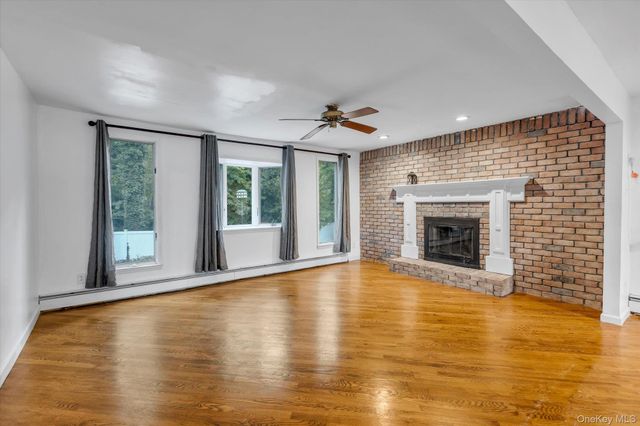 8 Julia Circle, East Setauket, NY 11733