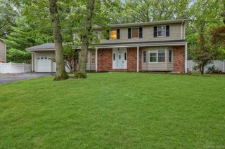 8 Julia Circle, East Setauket, NY 11733