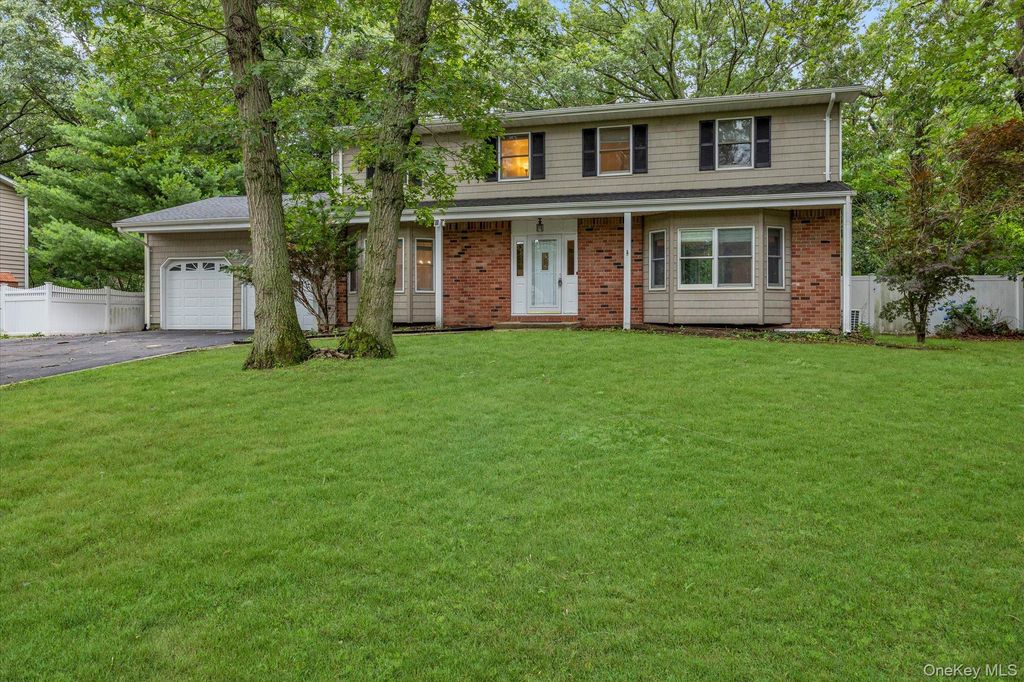 8 Julia Circle, East Setauket, NY 11733