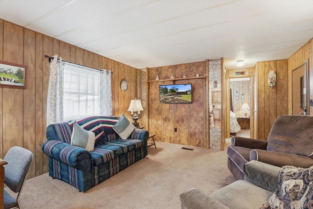 Image 11 of property listing at 4072 S ILLIANA TERRACE, Inverness, FL 34452