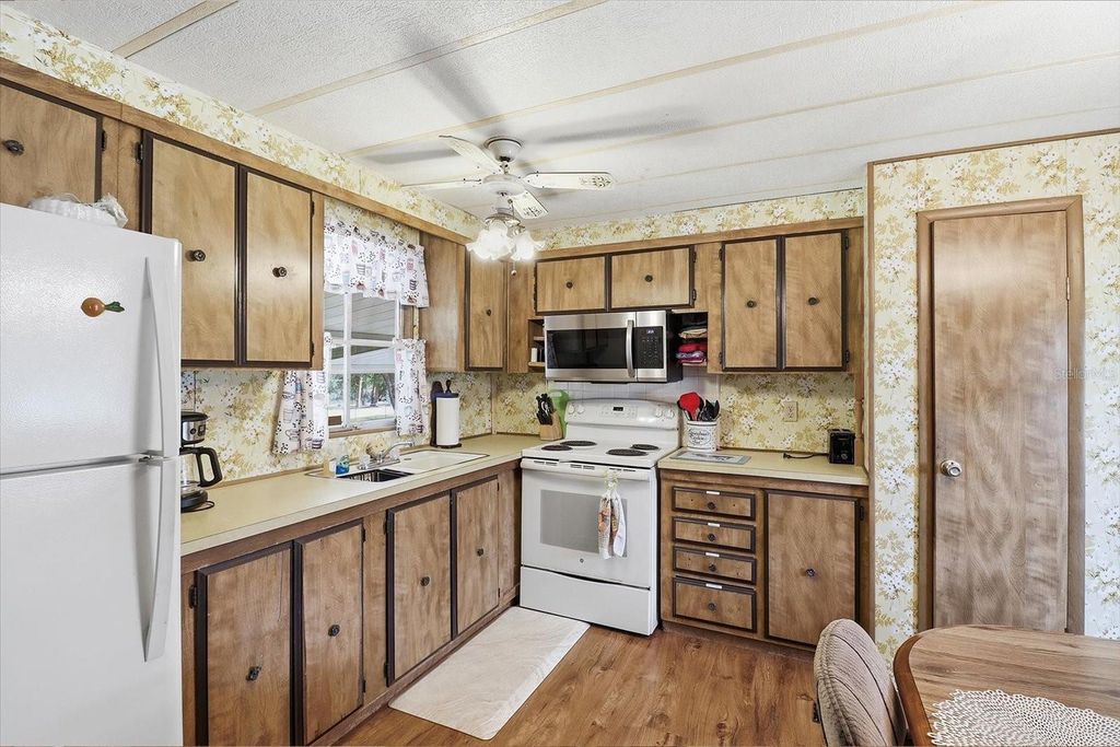 Image 15 of property listing at 4072 S ILLIANA TERRACE, Inverness, FL 34452