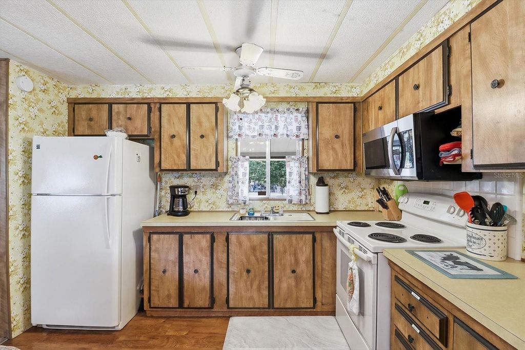 Image 17 of property listing at 4072 S ILLIANA TERRACE, Inverness, FL 34452