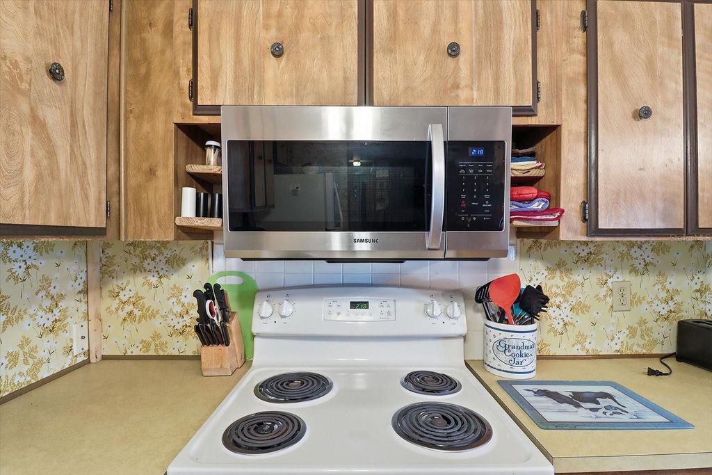 Image 19 of property listing at 4072 S ILLIANA TERRACE, Inverness, FL 34452