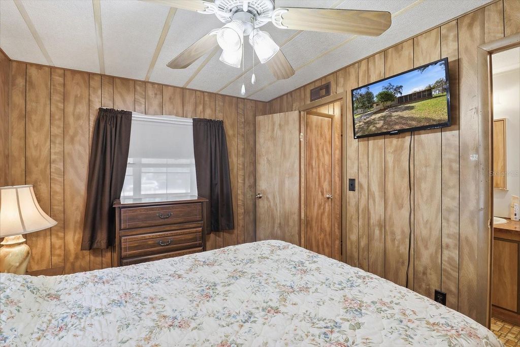 Image 23 of property listing at 4072 S ILLIANA TERRACE, Inverness, FL 34452