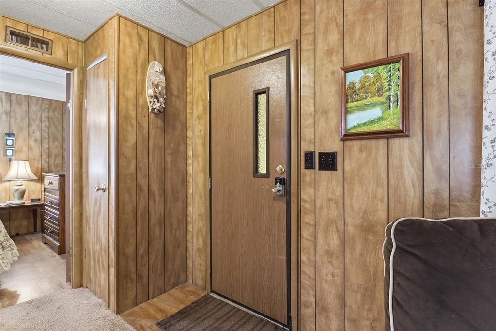 Image 8 of property listing at 4072 S ILLIANA TERRACE, Inverness, FL 34452