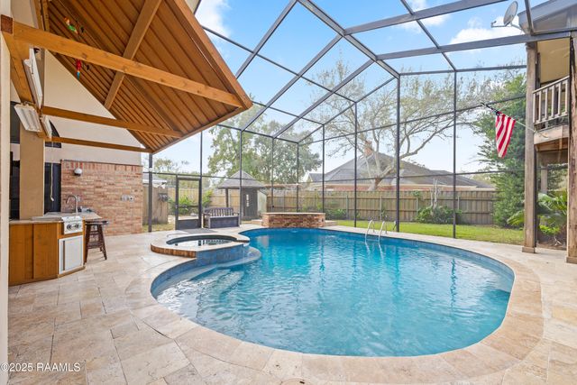 16 Duperier Oaks Drive, New Iberia, LA 70563