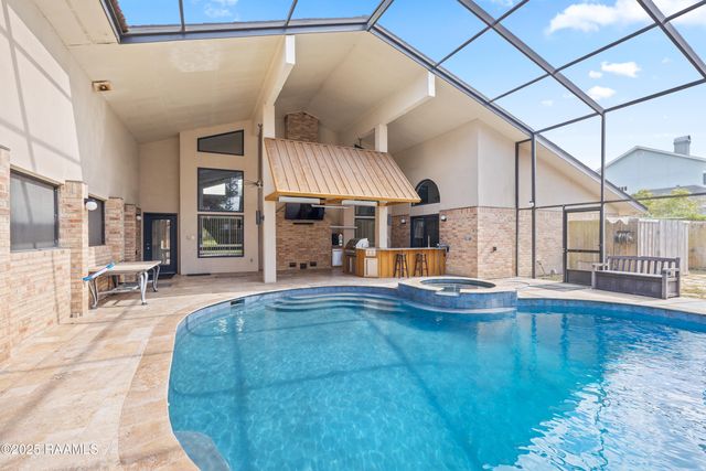 16 Duperier Oaks Drive, New Iberia, LA 70563