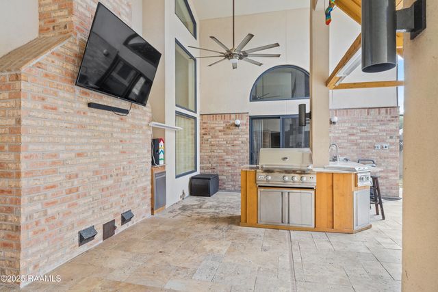 16 Duperier Oaks Drive, New Iberia, LA 70563