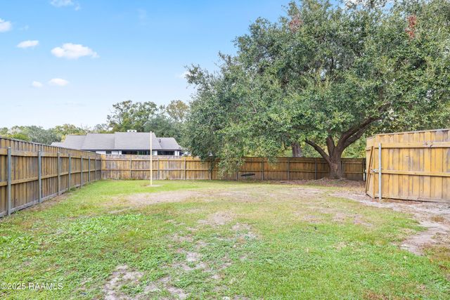 16 Duperier Oaks Drive, New Iberia, LA 70563