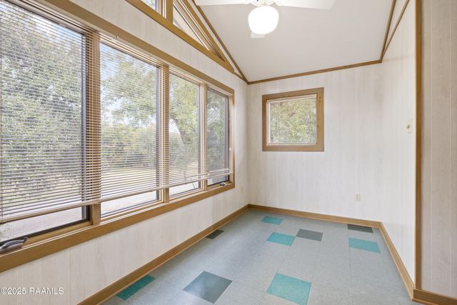 16 Duperier Oaks Drive, New Iberia, LA 70563