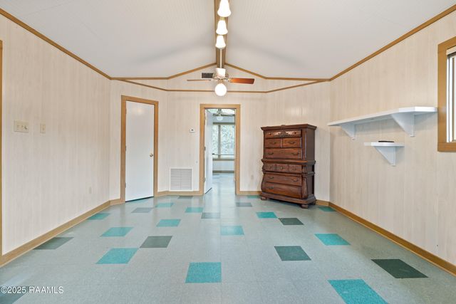 16 Duperier Oaks Drive, New Iberia, LA 70563