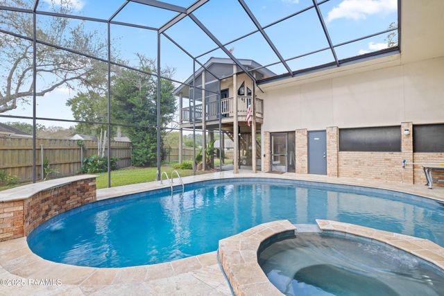 16 Duperier Oaks Drive, New Iberia, LA 70563