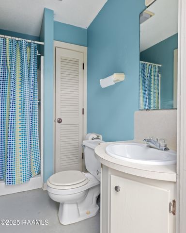 16 Duperier Oaks Drive, New Iberia, LA 70563