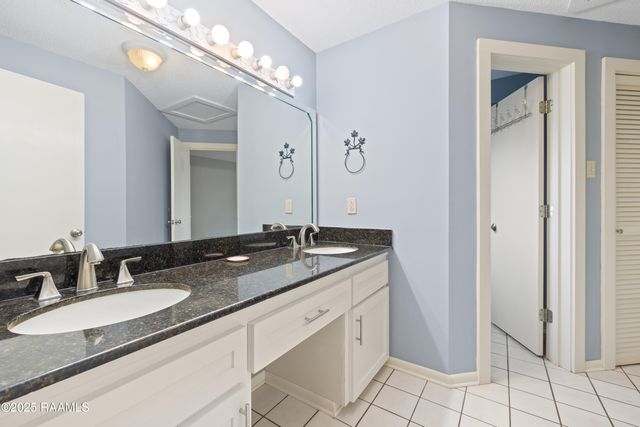 16 Duperier Oaks Drive, New Iberia, LA 70563