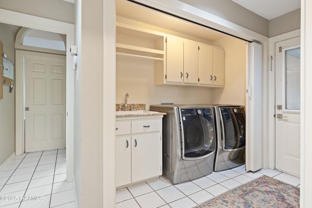 16 Duperier Oaks Drive, New Iberia, LA 70563