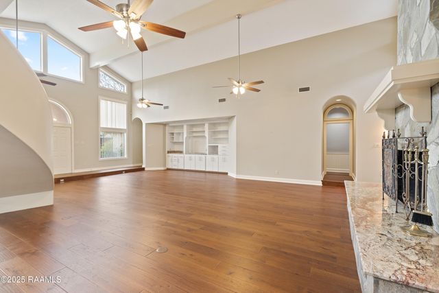 16 Duperier Oaks Drive, New Iberia, LA 70563