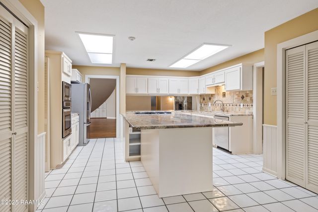 16 Duperier Oaks Drive, New Iberia, LA 70563