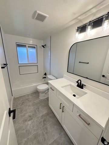 1184 E VALHALLA DR, Clearfield, UT 84015