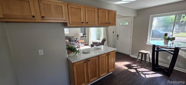 20229 Floral Street, Livonia, MI 48152