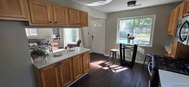 20229 Floral Street, Livonia, MI 48152