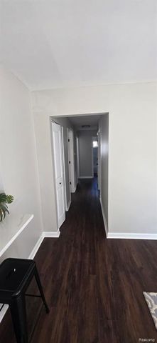 20229 Floral Street, Livonia, MI 48152