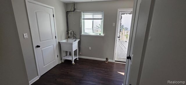 20229 Floral Street, Livonia, MI 48152