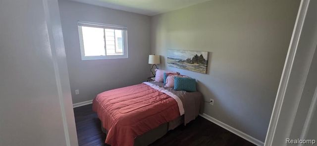 20229 Floral Street, Livonia, MI 48152