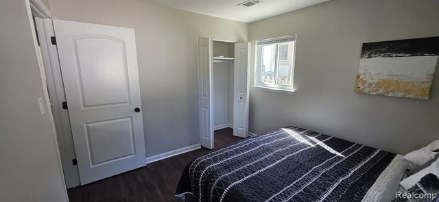 20229 Floral Street, Livonia, MI 48152