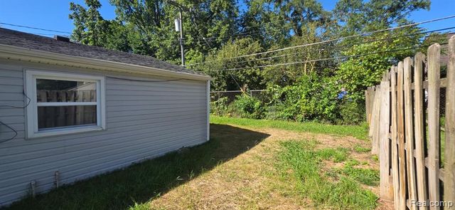 20229 Floral Street, Livonia, MI 48152