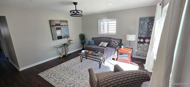 20229 Floral Street, Livonia, MI 48152