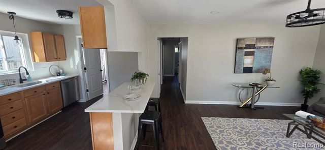 20229 Floral Street, Livonia, MI 48152