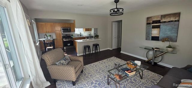 20229 Floral Street, Livonia, MI 48152