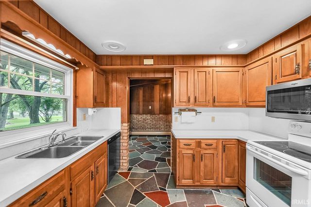 20484 County Road 8, Bristol, IN 46507