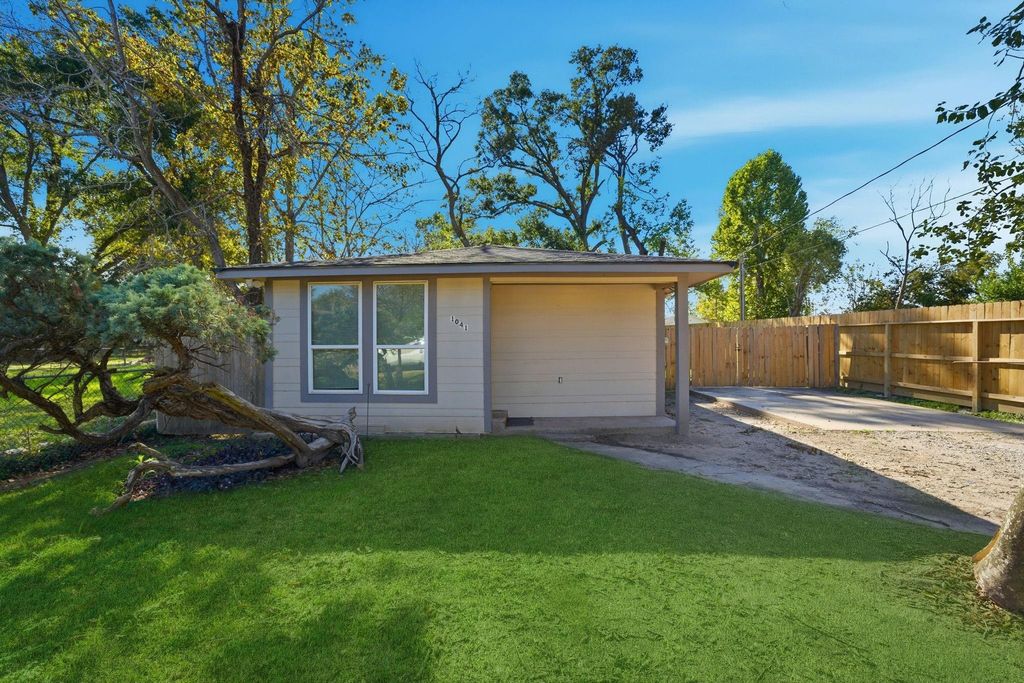 1041 Dolly Wright Street, Houston, TX 77088