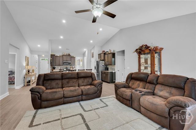 498 Brooks Village Dr, Pendergrass, GA 30567