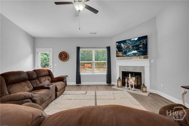 498 Brooks Village Dr, Pendergrass, GA 30567