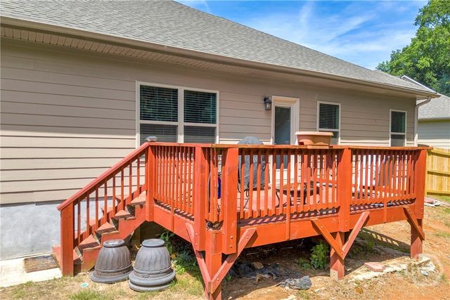 498 Brooks Village Dr, Pendergrass, GA 30567
