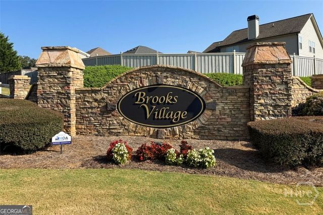 498 Brooks Village Dr, Pendergrass, GA 30567