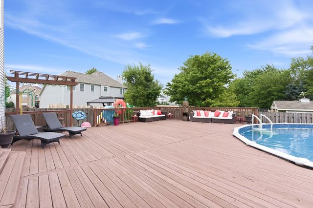 398 Essex Drive, Oswego, IL 60543