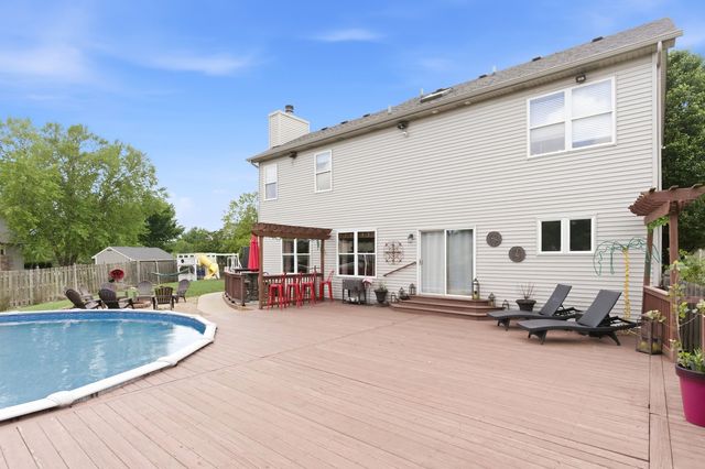 398 Essex Drive, Oswego, IL 60543