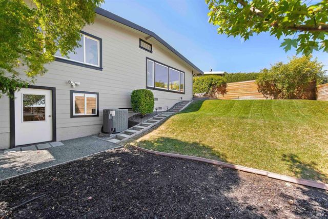 13 Ash Ave, Corte Madera, CA 94925