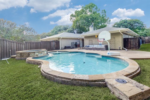 6818 Truxton Drive, Dallas, TX 75231