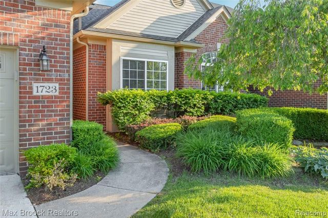 1723 Pine Forest Drive, Commerce Twp, MI 48390