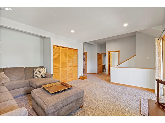 6564 ARTEMIS Ln, West Linn, OR 97068