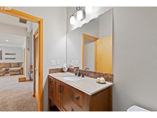 6564 ARTEMIS Ln, West Linn, OR 97068