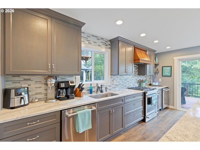 6564 ARTEMIS Ln, West Linn, OR 97068