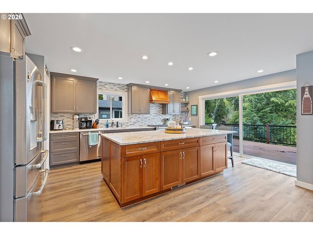 6564 ARTEMIS Ln, West Linn, OR 97068