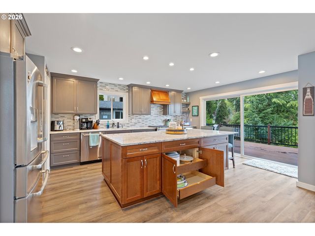 6564 ARTEMIS Ln, West Linn, OR 97068